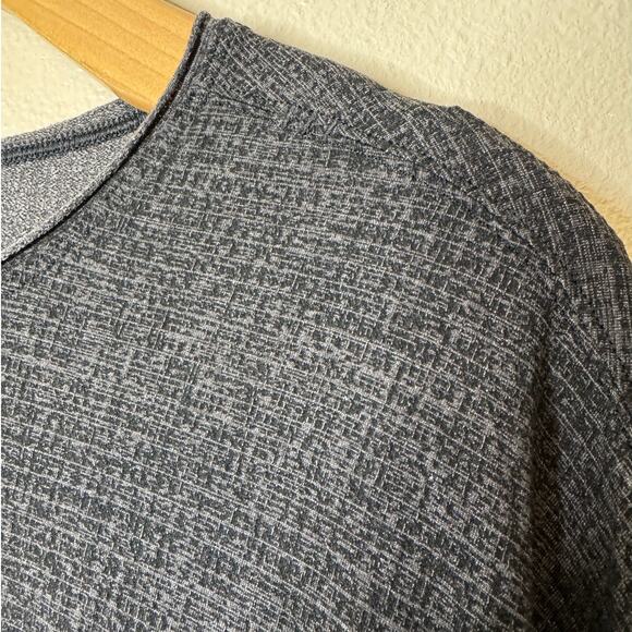 Lululemon Men's X-Large Dark Gray Long Sleeve Crew Shirt Swiftly Stretch - Picture 4 of 7